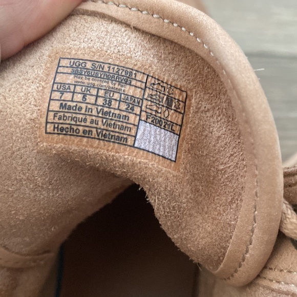 Ugg Tan Womens Boot size 7 - Picture 6 of 7